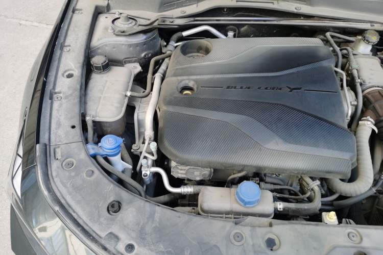 Used CHANGAN UNI-V 2022 1.5T Prestige Version Engine Bay Right