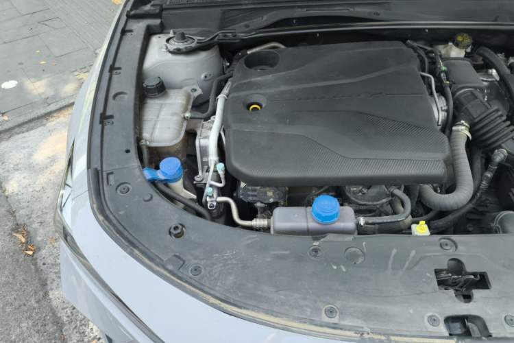 Used CHANGAN UNI-V 2022 1.5T Prestige Version Engine Bay Right