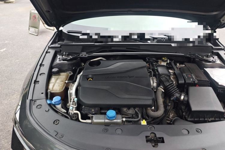 Used CHANGAN UNI-V 2022 1.5T Prestige Version Engine Bay Right