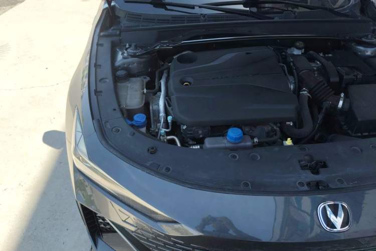 Used CHANGAN UNI-V 2022 1.5T Prestige Version Engine Bay Right