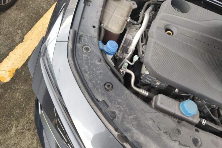 Used CHANGAN UNI-V 2022 1.5T Sport Edition Engine Bay Right