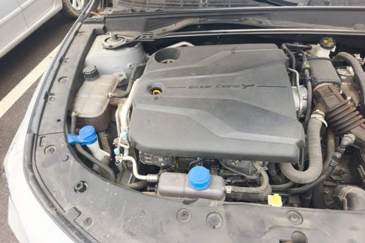 Used CHANGAN UNI-V 2022 1.5T Prestige Version Engine Bay Right