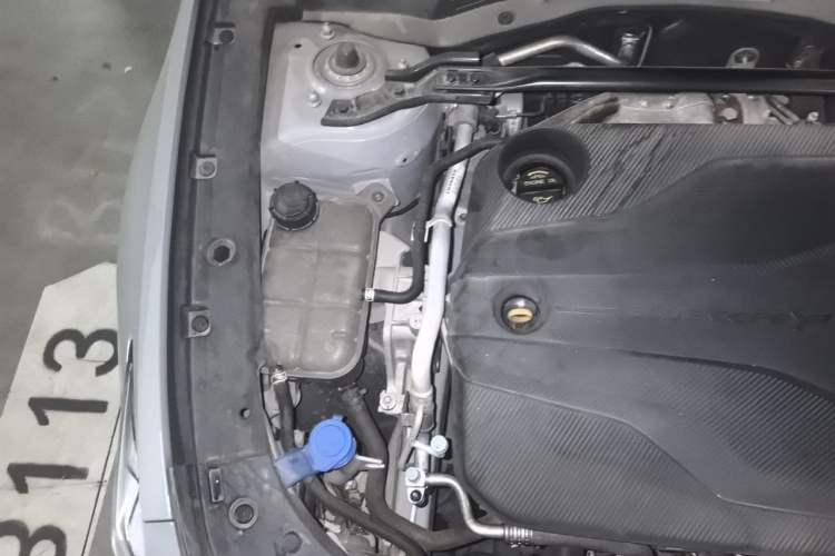 Used CHANGAN UNI-V 2022 1.5T Prestige Version Engine Bay Right