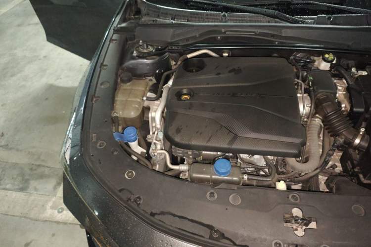 Used CHANGAN UNI-V 2022 1.5T Sport Edition Engine Bay Right