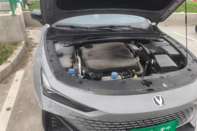 Used CHANGAN UNI-V 2022 1.5T Prestige Version Engine Bay Right