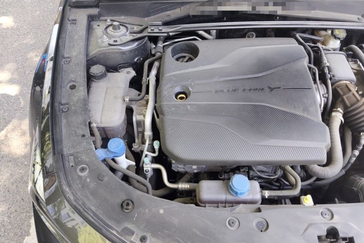 Used CHANGAN UNI-V 2022 1.5T Prestige Version Engine Bay Right