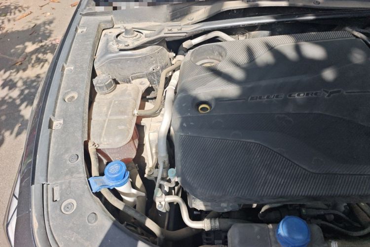 Used CHANGAN UNI-V 2022 1.5T Prestige Version Engine Bay Right