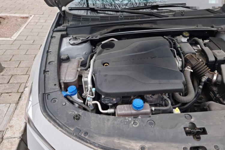 Used CHANGAN UNI-V 2022 1.5T Prestige Version Engine Bay Right