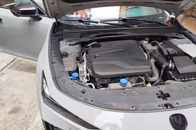 Used CHANGAN UNI-V 2022 1.5T Prestige Version Engine Bay Right