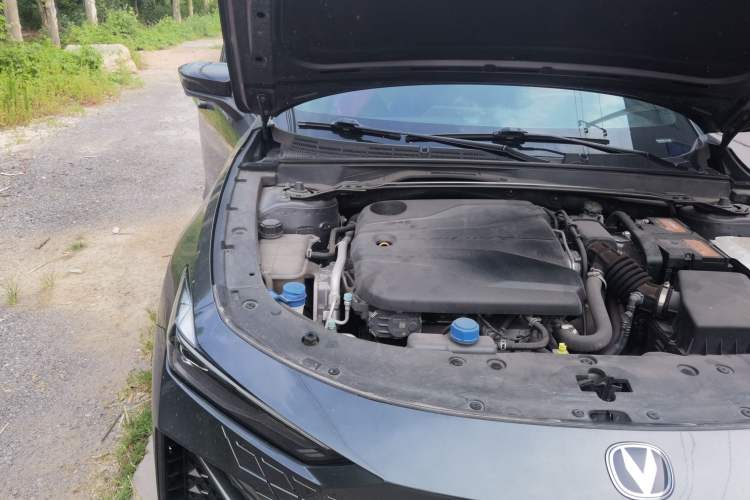 Used CHANGAN UNI-V 2022 1.5T Smart Navigation Version Engine Bay Right