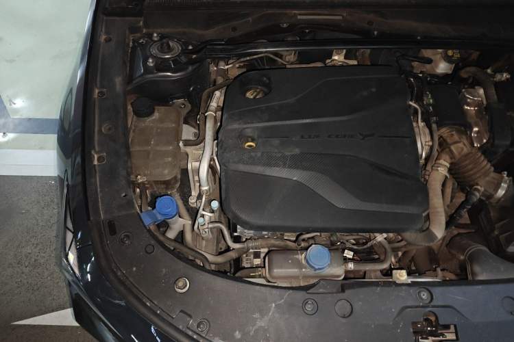 Used CHANGAN UNI-V 2022 1.5T Sport Edition Engine Bay Right