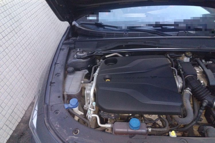 Used CHANGAN UNI-V 2022 1.5T Prestige Version Engine Bay Right