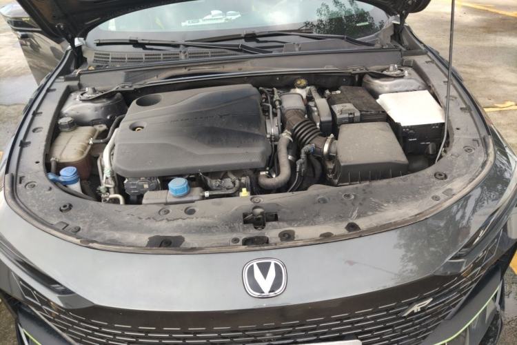 Used CHANGAN UNI-V 2022 1.5T Sport Edition Engine Bay