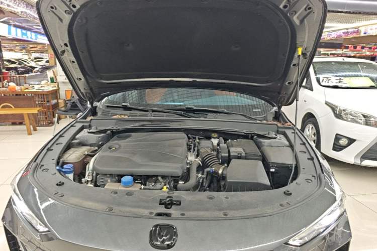 Used CHANGAN UNI-V 2022 1.5T Smart Navigation Version Engine Bay