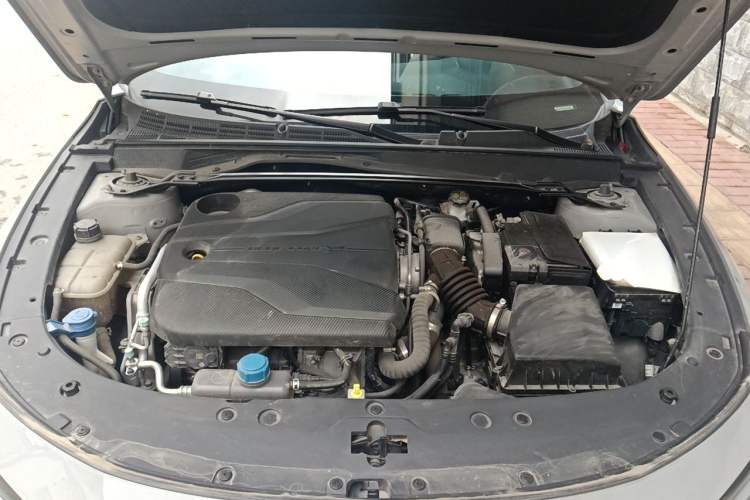 Used CHANGAN UNI-V 2022 1.5T Prestige Version Engine Bay