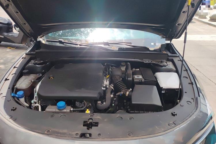 Used CHANGAN UNI-V 2022 1.5T Prestige Version Engine Bay