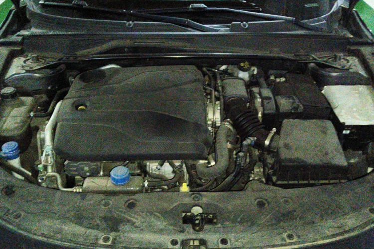 Used CHANGAN UNI-V 2022 1.5T Prestige Version Engine Bay