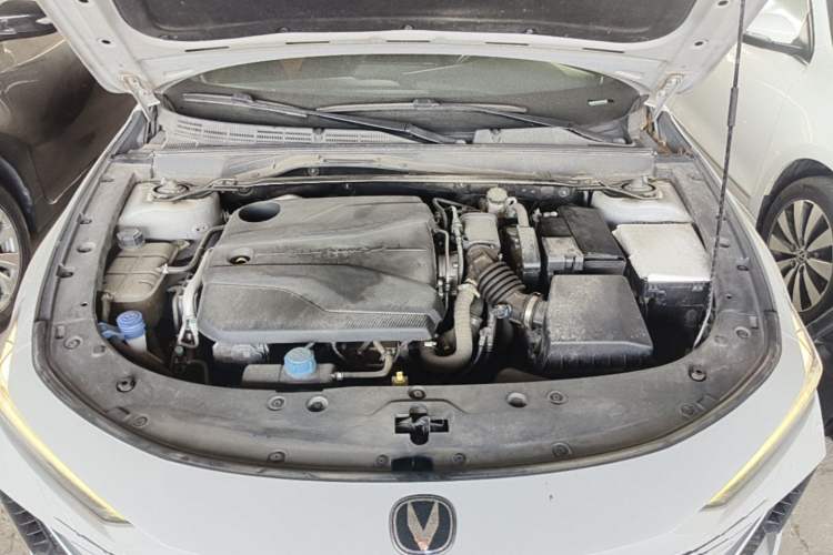 Used CHANGAN UNI-V 2022 1.5T Prestige Version Engine Bay