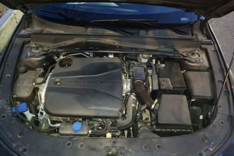 Used CHANGAN UNI-V 2022 1.5T Prestige Version Engine Bay