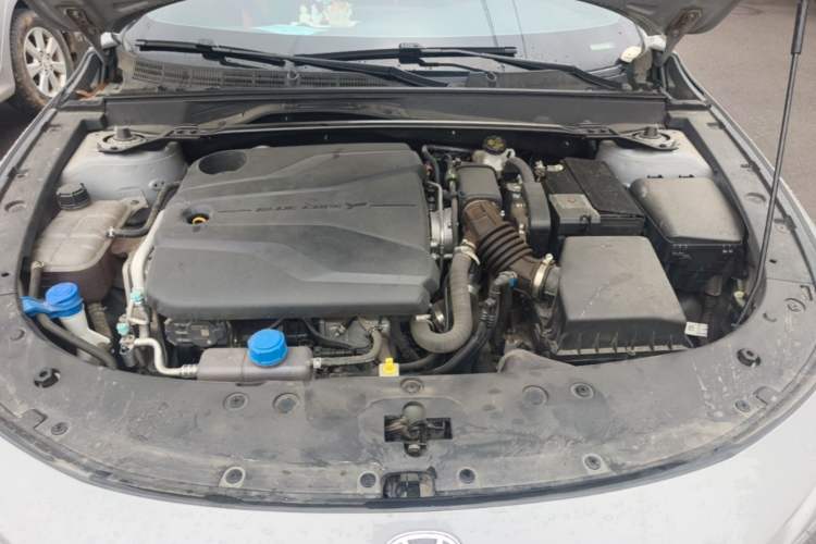 Used CHANGAN UNI-V 2022 1.5T Prestige Version Engine Bay
