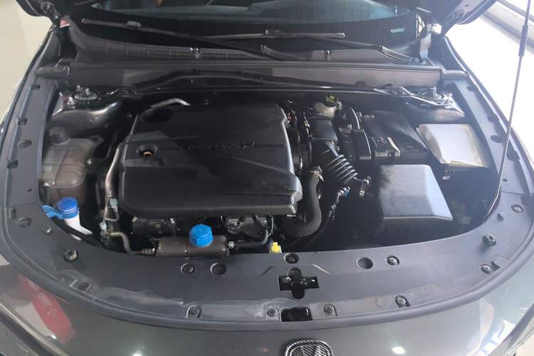 Used CHANGAN UNI-V 2022 1.5T Prestige Version Engine Bay