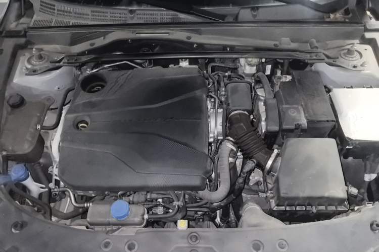 Used CHANGAN UNI-V 2022 1.5T Prestige Version Engine Bay