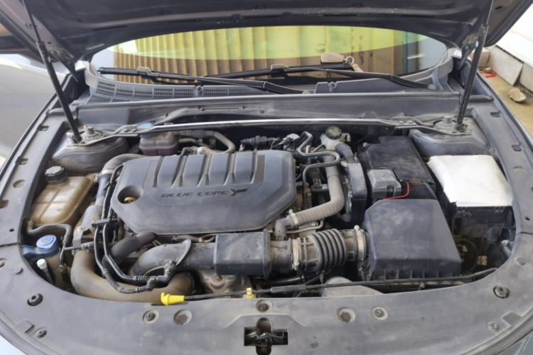 Used CHANGAN UNI-V 2022 2.0T Leading-Speed Edition Engine Bay