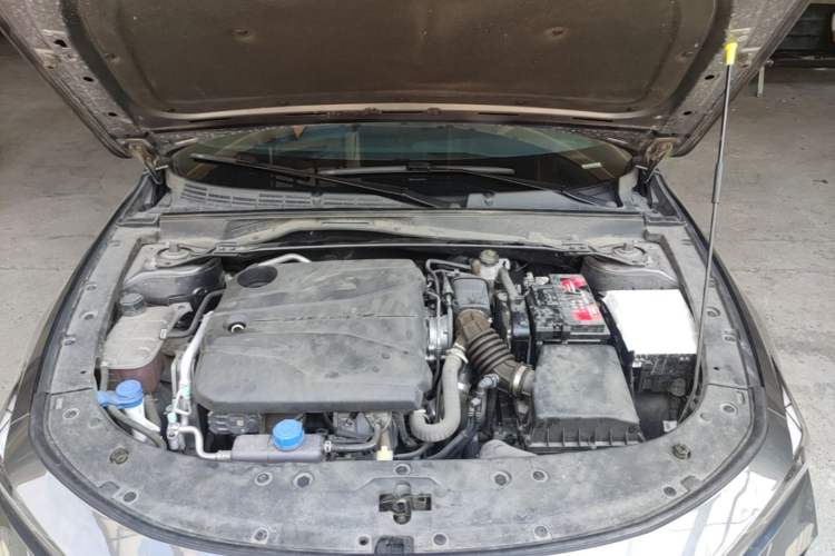 Used CHANGAN UNI-V 2022 1.5T Prestige Version Engine Bay