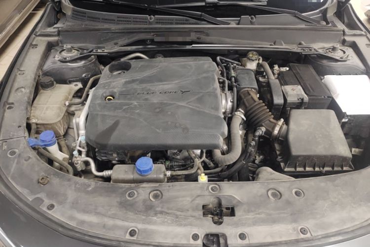 Used CHANGAN UNI-V 2022 1.5T Prestige Version Engine Bay
