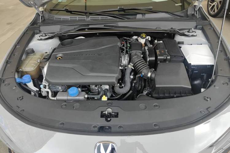 Used CHANGAN UNI-V 2022 1.5T Sport Edition Engine Bay
