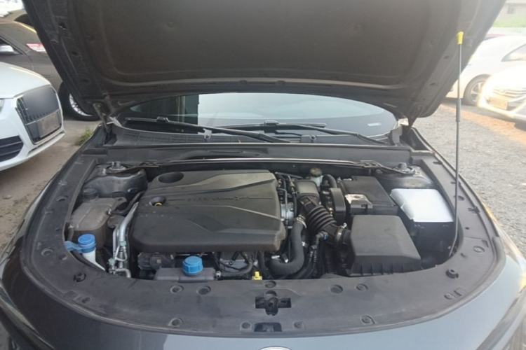 Used CHANGAN UNI-V 2022 1.5T Smart Navigation Version Engine Bay