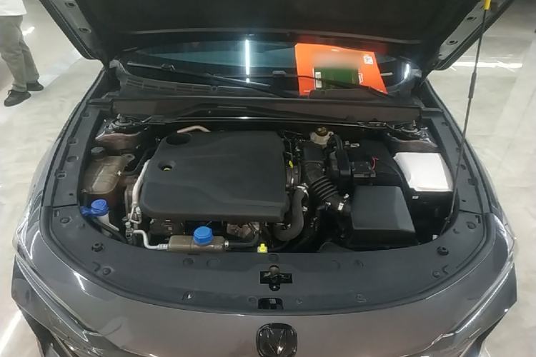 Used CHANGAN UNI-V 2022 1.5T Prestige Version Engine Bay