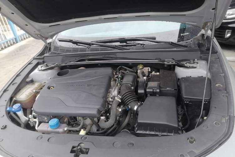 Used CHANGAN UNI-V 2022 1.5T Prestige Version Engine Bay