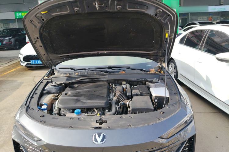 Used CHANGAN UNI-V 2022 1.5T Prestige Version Engine Bay