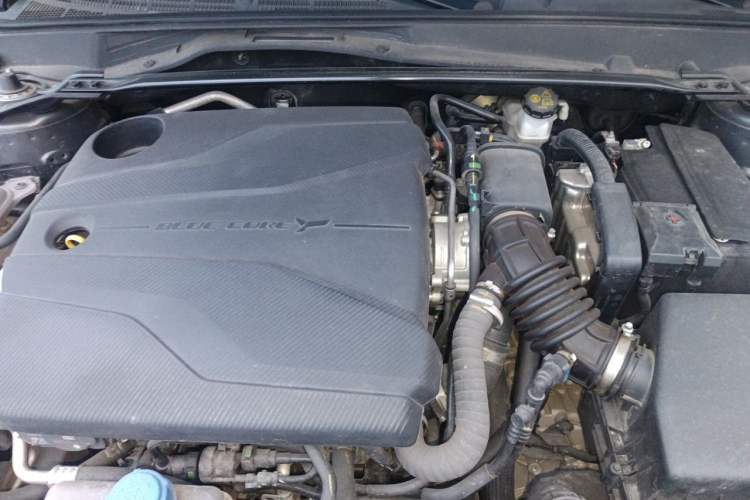 Used CHANGAN UNI-V 2022 1.5T Prestige Version Engine Bay