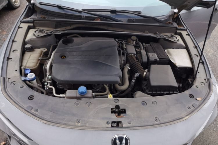 Used CHANGAN UNI-V 2022 1.5T Prestige Version Engine Bay