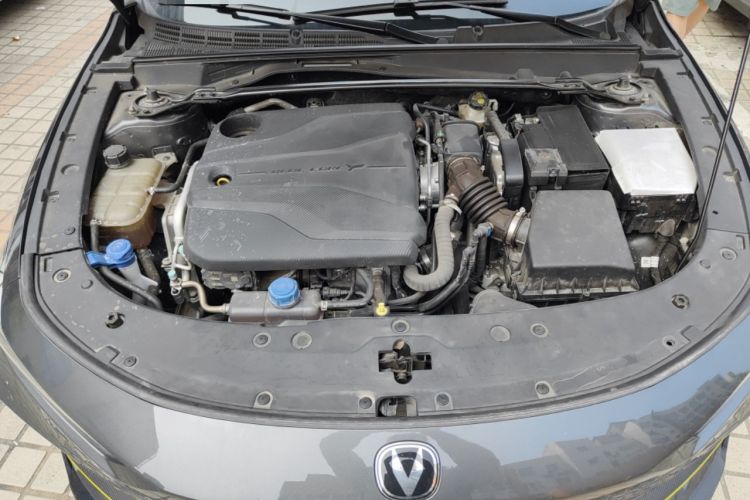 Used CHANGAN UNI-V 2022 1.5T Sport Edition Engine Bay