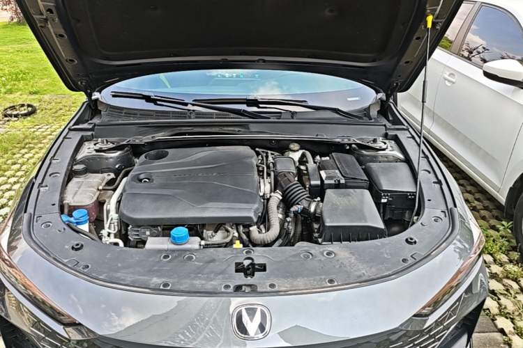 Used CHANGAN UNI-V 2022 1.5T Sport Edition Engine Bay