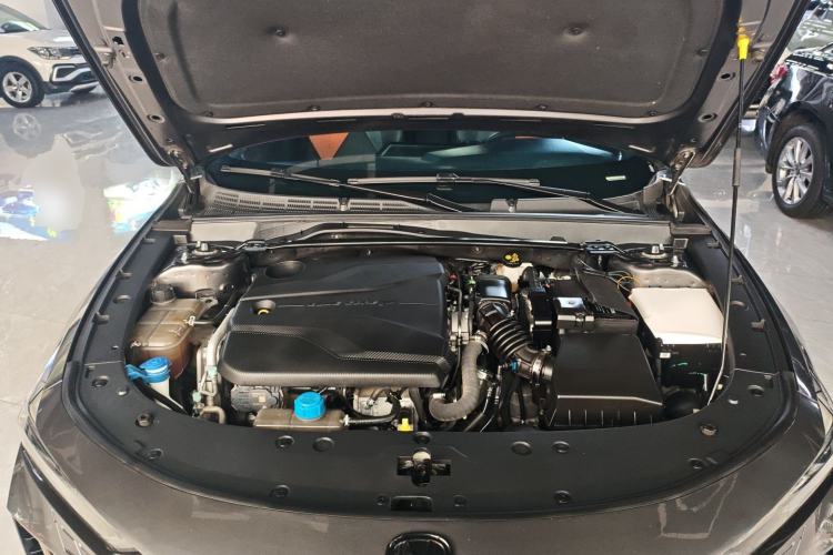 Used CHANGAN UNI-V 2022 1.5T Prestige Version Engine Bay