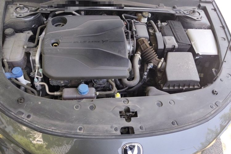 Used CHANGAN UNI-V 2022 1.5T Prestige Version Engine Bay