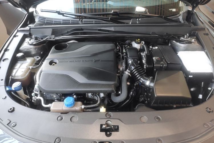Used CHANGAN UNI-V 2022 1.5T Prestige Version Engine Bay