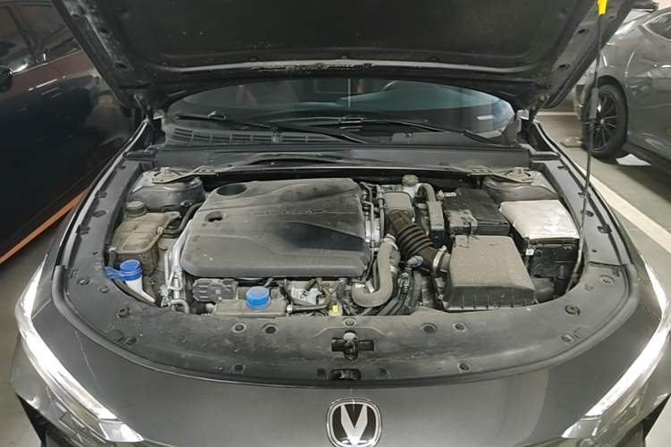 Used CHANGAN UNI-V 2022 1.5T Sport Edition Engine Bay