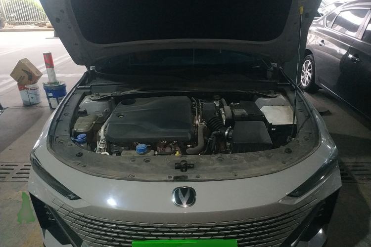 Used CHANGAN UNI-V 2022 1.5T Prestige Version Engine Bay