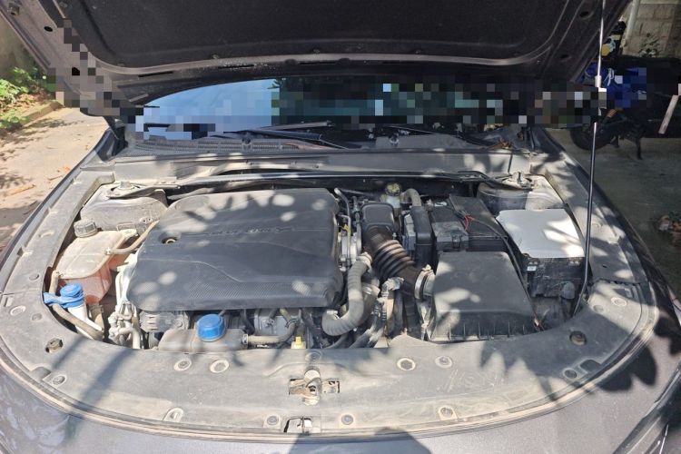 Used CHANGAN UNI-V 2022 1.5T Prestige Version Engine Bay