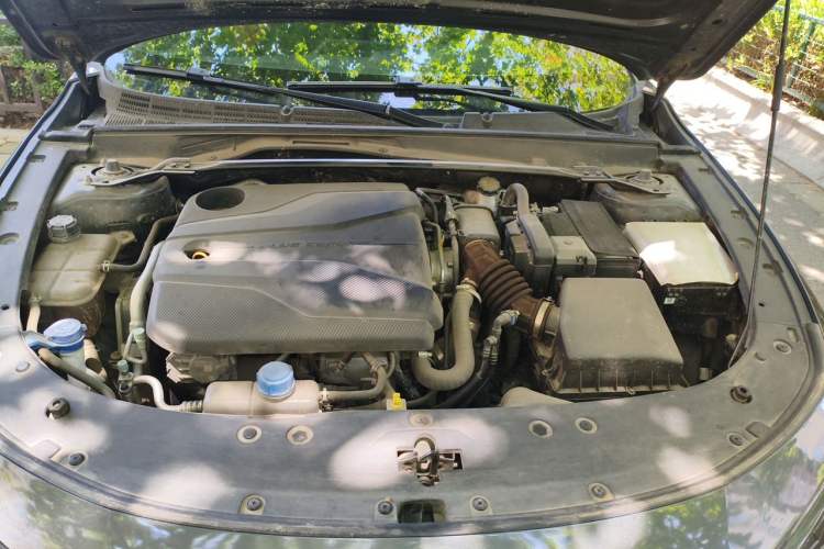 Used CHANGAN UNI-V 2022 1.5T Prestige Version Engine Bay