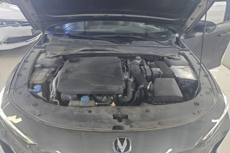 Used CHANGAN UNI-V 2022 1.5T Prestige Version Engine Bay