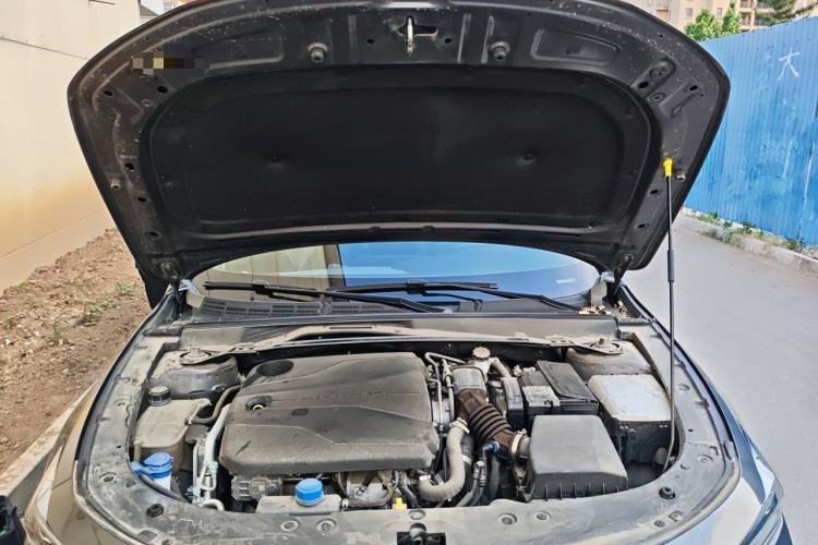 Used CHANGAN UNI-V 2022 1.5T Prestige Version Engine Bay