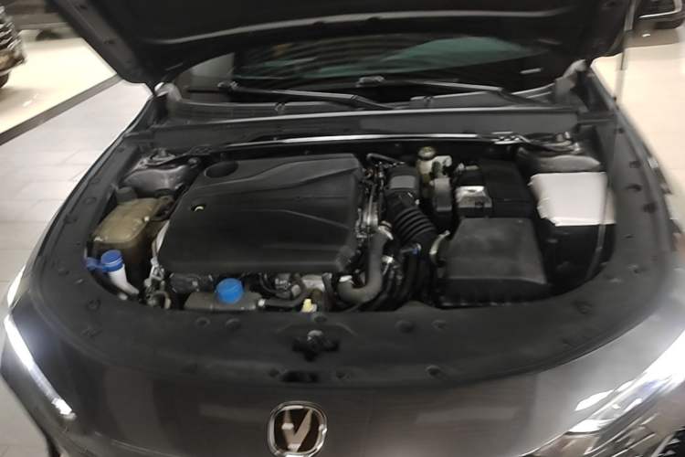 Used CHANGAN UNI-V 2022 1.5T Prestige Version Engine Bay