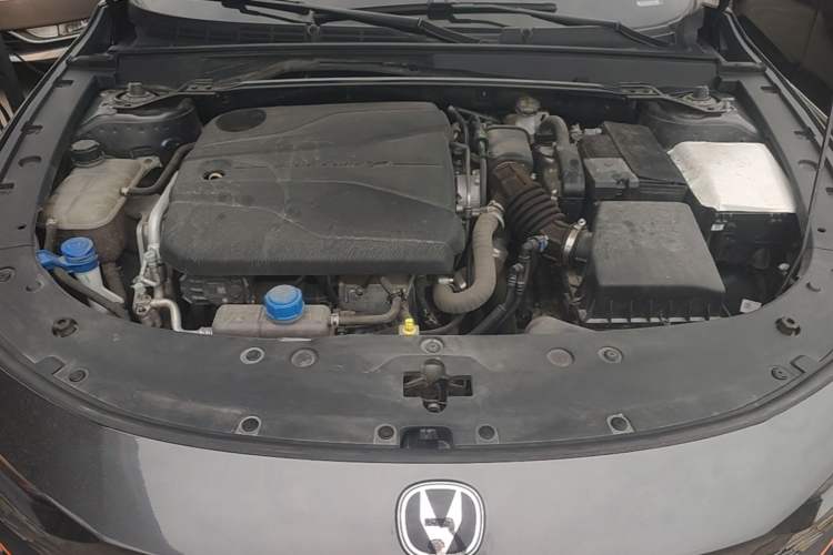 Used CHANGAN UNI-V 2022 1.5T Sport Edition Engine Bay