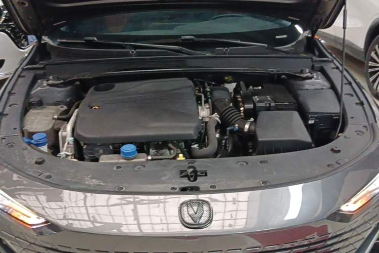 Used CHANGAN UNI-V 2022 1.5T Prestige Version Engine Bay